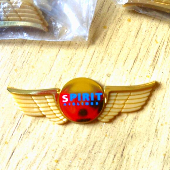 VTG pilot wings Spirit Airlines stewardess Junior Pilot Kiddie Wings Lot Of 18 - Picture 1 of 6